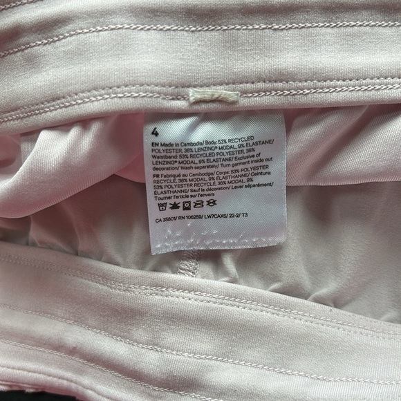 Lululemon Softstreme High Rise 4 inch Shorts Pink Stretch Pockets Sz 4 - Picture 7 of 9